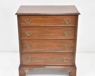 MAHOGANY CHIPPENDALE BACHELORS CHEST 