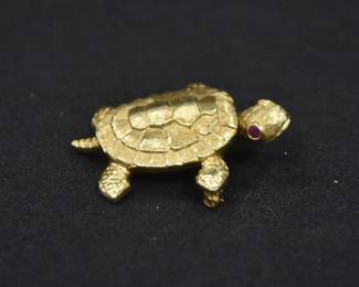 GOLD TURTLE PIN 