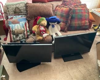 NEWER FLAT SCREENS TV