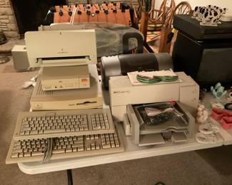 VINTAGE APPLE COMPUTERS 