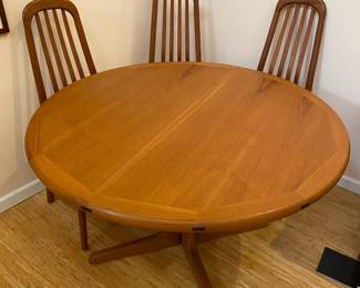 Sun Cabinet Co. LTD Mid Century Modern Danish Teak Dining Table with 4 Dining Chairs