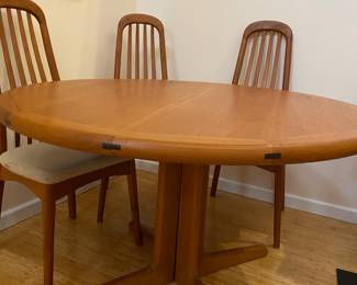 Sun Cabinet Co. LTD Mid Century Modern Danish Teak Dining Table with 4 Dining Chairs