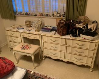 Lenoir House by Broyhill