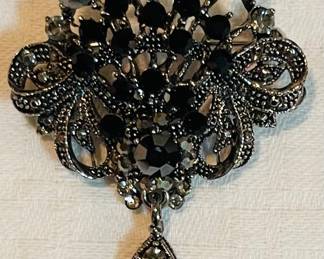 Lovely Vintage Rhinestone & Black Crystal Brooch
