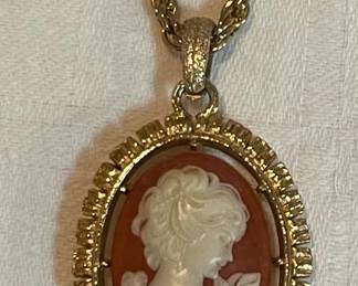 Vintage Cameo Necklace 