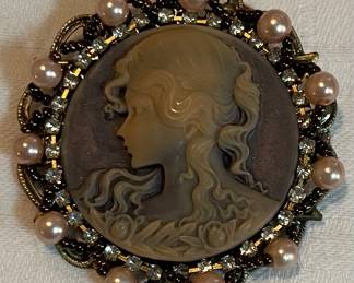 Lovely Cameo Brooch Surrounded by Pearls