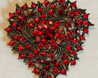 Gorgeous Vintage Red Crystal Brooch 