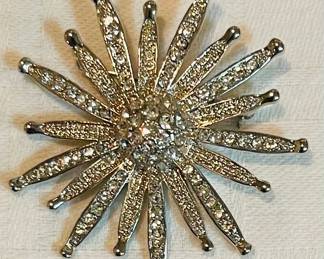 Lovely Vintage Rhinestone Star Brooch