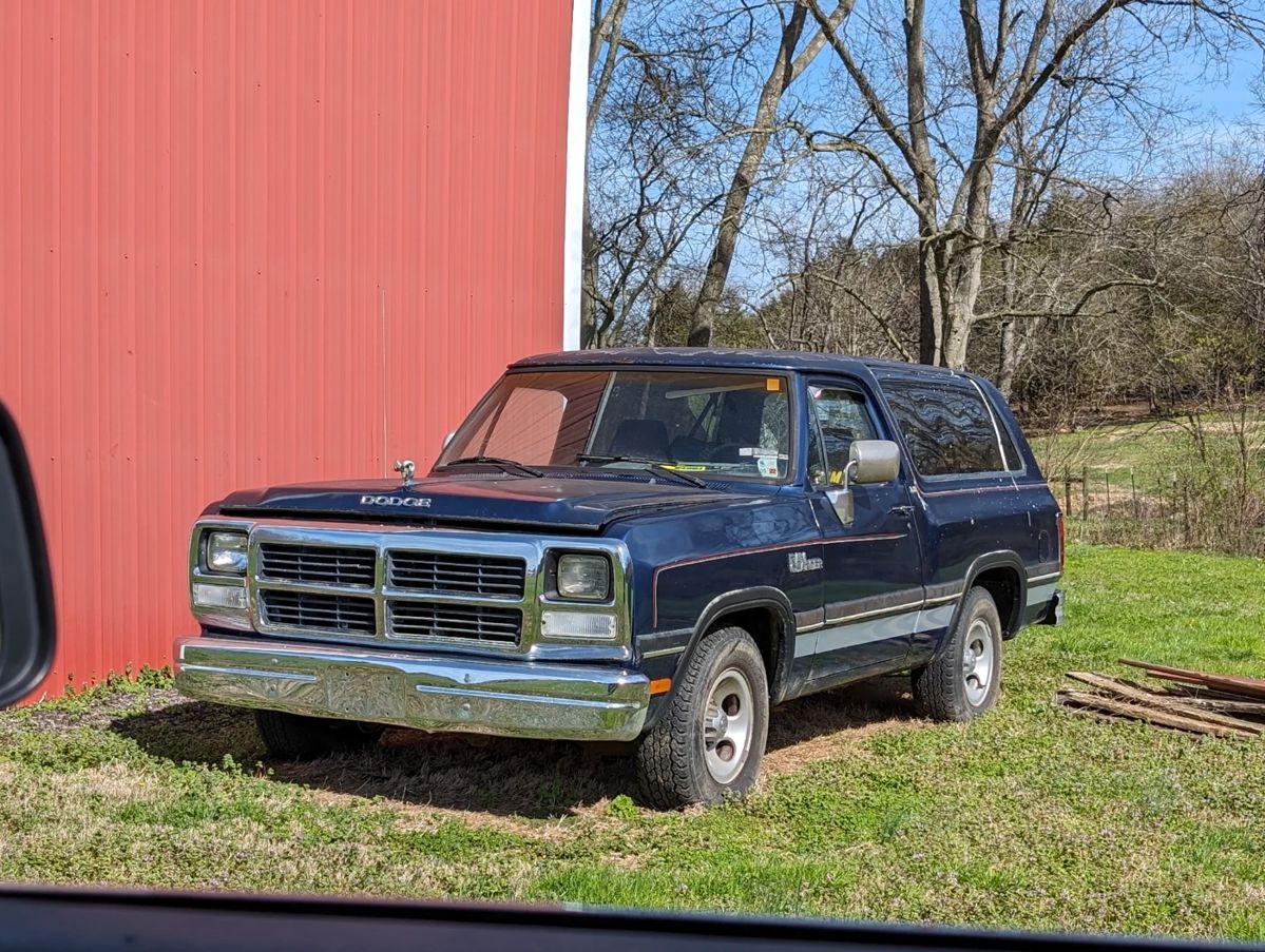 1884 DODGE RAM CHARGER- ACCORDING TO THE OWNER, IT NEEDS $600 OF WORK TO GET IT RUNNING!  GREAT CONDITION!