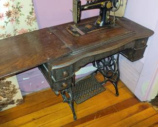 Vintage  Sewing Machine  ( Broken Belt ,Unsure If It Works .Sold As Is 