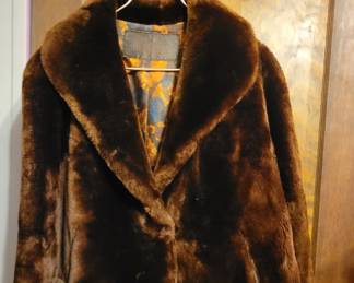 Womens Hudson Short Fur Coat In Great Condition  Size L 