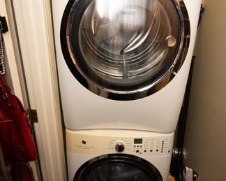 Side-by-Side Washer & Dryer Set with Front Load Washer and Gas Dryer in White