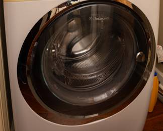 Side-by-Side Washer & Dryer Set with Front Load Washer and Gas Dryer in White