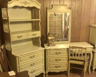 Sweet girls bedroom set