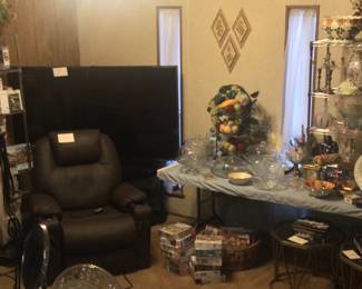 Recliner with massage, heat, seat lift/ recliner