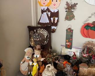 TONS OF HOLIDAY DECOR - EVERY HOLIDAY