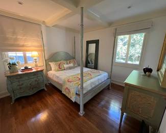 Queen Painted Poster Bedframe