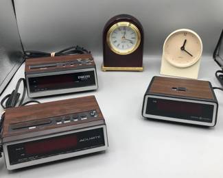Four Small Clocks Arched Royal Quartz Clock