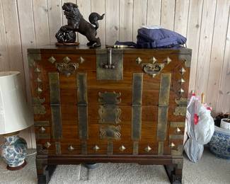 Tansu Chest, Brass Fu Dog Chinese Antique