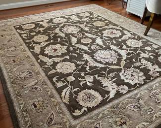 Hand tufted area rug