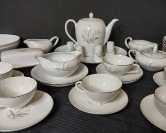 Kaysons Fine China Set Golden Rhapsody