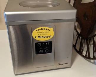 Ice maker 