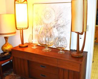 BEGIN DINING ROOM CLOSE UP PHOTOS