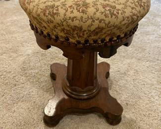 ANTIQUE REVOLVING STOOL.
