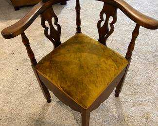 ANTIQUE CORNER POTTY CHAIR.
