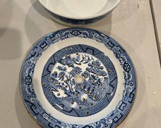HOT WATER BOWL WITH PLATE.