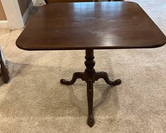 ANTIQUE TILT TOP TABLE.