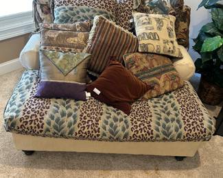 LOTS OF GREAT PILLOWS.