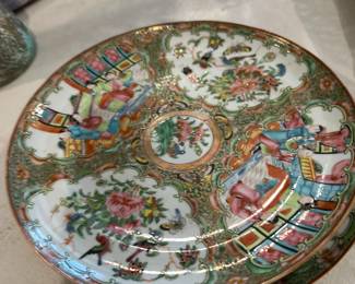ANTIQUE ROSE MEDALLION PLATES