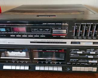 Fisher FM/AM Quartz Digital Synthesizer Audio Component Tape Dubbing System MC-723. 