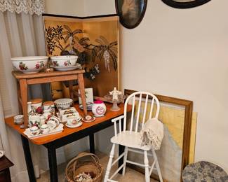 Asian Screen is in very nice condition