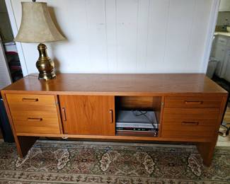 A cleaner Picture of MCM Sideboard