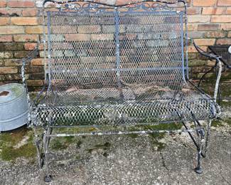 Vintage Outdoor Furniture by Woodard MCM