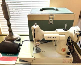 Singer Featherweight, Model 221