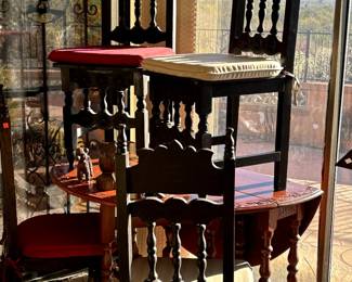 Drop leaf table, 4 chairs