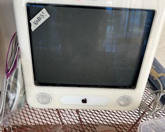 eMac! Works! comes with keyboard and mouse.