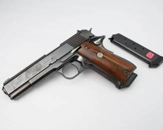 This Llama .45 ACP is a Spanish copy of the Colt 1911 and comes with 2 Mags. The company manufactured moderate-priced revolvers and self-chambering pistols in a wide variety of models. These were popular mainly in the European and Latin American export market, as well as domestically in Spain. This Pistol is in Good condition showing normal signs of use and wear. 