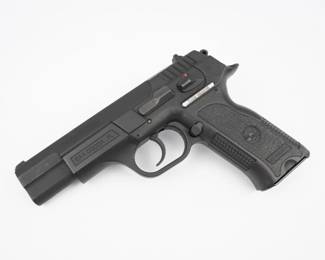 The B6 series is the foundation of the SAR USA line of polymer frame pistols, and a favorite of law enforcement worldwide. With an integrated grip spur, the B6 is quick pointing and comfortable. Whether you’re looking for home protection, or a compact carry gun, the value priced B6 fits the bill. This pistol is in excellent condition showing normal signs of use and wear. 