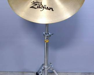 Zildjian Medium Thin Crash Cymbal, 18", On Pearl Stand