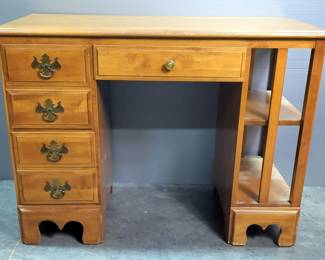 Jamestown Sterling 3 Drawer Solid Wood Desk With 2 Storage Cubbies, 29" x 40" x 20"