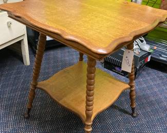 Antique twisted leg pencil table