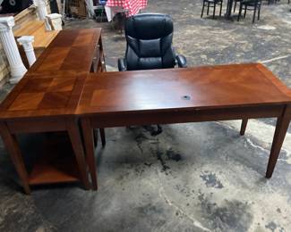 ‘L’ Shape office desk & chair