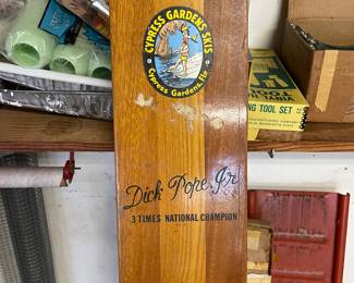 Vintage slalom waterski 