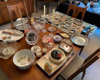 Nice selection of dinnerware 