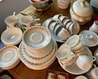 HUGE set of vintage Corelle dinnerware 