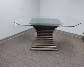 Nice Octagon Glass Top Table With Ridged Metal Base